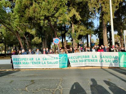 Manifestación en favor de la sanidad pública en Hueva.