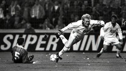 Prosinecki, en la ida de los cuartos de la Recopa de la temporada 93-94.