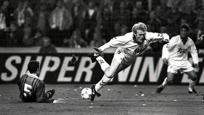 Prosinecki, en la ida de los cuartos de la Recopa de la temporada 93-94.