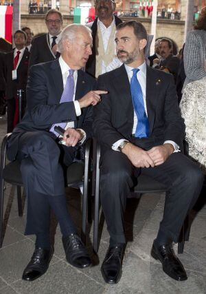 Biden y el príncipe Felipe en la investidura de Peña Nieto.
