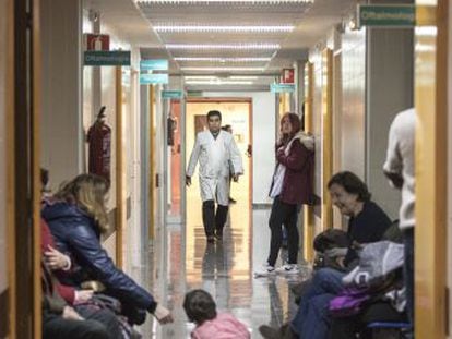 Teruel se moviliza ante el déficit de profesionales que les obliga a desplazarse a Zaragoza. El mundo rural no atrae a los facultativos