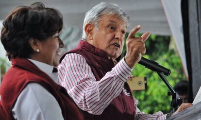 Delfina G&oacute;mez y Andr&eacute;s Manuel L&oacute;pez Obrador, en Coacalco