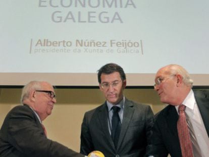 Feij&oacute;o, junto al presidente de los empresarios gallegos, Antonio Fontenla (derecha) y el editor Fernando Barrera Morate. 