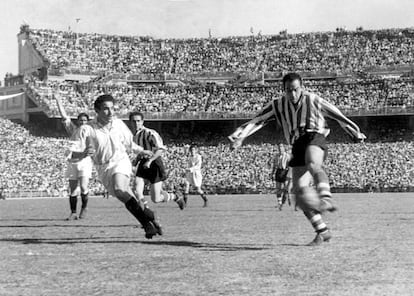 Zarra, en un partido con el Athletic.