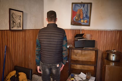 Uno de los habitantes de la vivienda 'okupada'.
