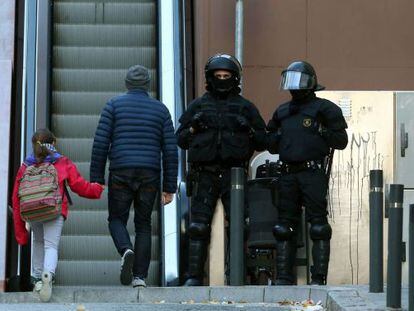 Un moment de l&#039;operaci&oacute; antiterrorista a Barcelona.