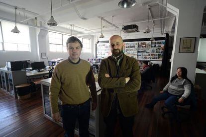 David San Rom&aacute;n (izquierda) e Iker Candina, en las oficinas de Anken Green.