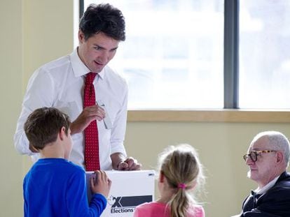 Justin Trudeau vota aquest dilluns a Mont-real.