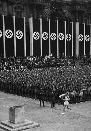 El portador de la llama olímpica en la inauguración de Berlín '36.