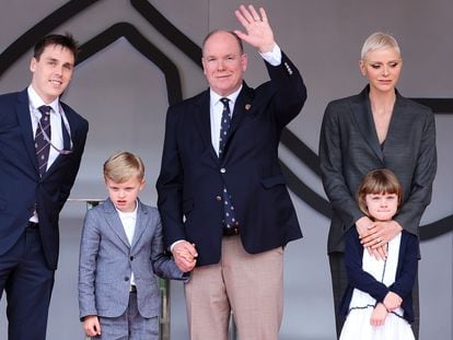 Alberto de Mónaco junto a Charlene y sus hijos Jacques y Gabrielle.