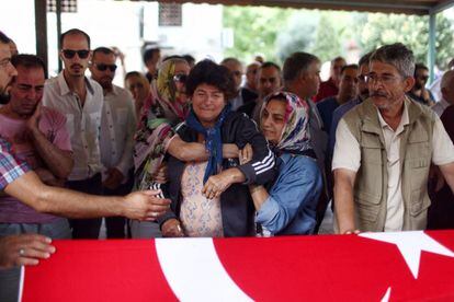 Funeral de una de las v&iacute;ctimas del atentado del martes en Estambul