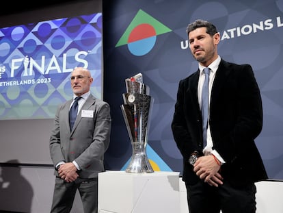 Luis de la Fuente y Alberto Luque, director deportivo de la selección española, durante el sorteo de la Final a Cuatro de la Liga de Naciones de la UEFA este miércoles.