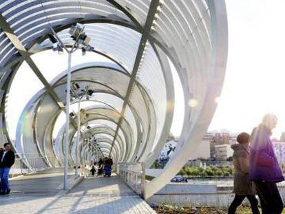 Puente de Dominique Perrault en Madrid Río.
