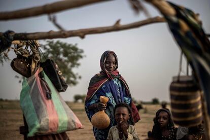 El pueblo wodaabe es una comunidad dentro de los fulani, un pueblo nómada del Sahel. Son pastores y comerciantes nómadas de ganado en la región. Sus migraciones se extienden desde el sur de Níger, pasando por el norte de Nigeria, el noreste de Camerún, el suroeste de Chad y la región occidental de la República Centroafricana.