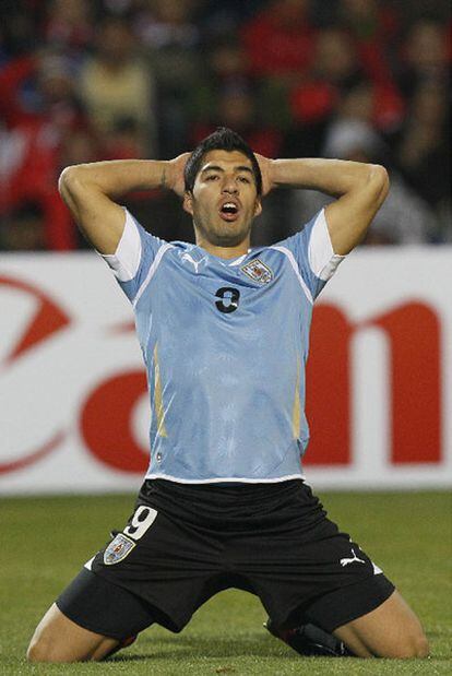 Luis Suárez se lamenta tras un fallo ante Costa Rica.