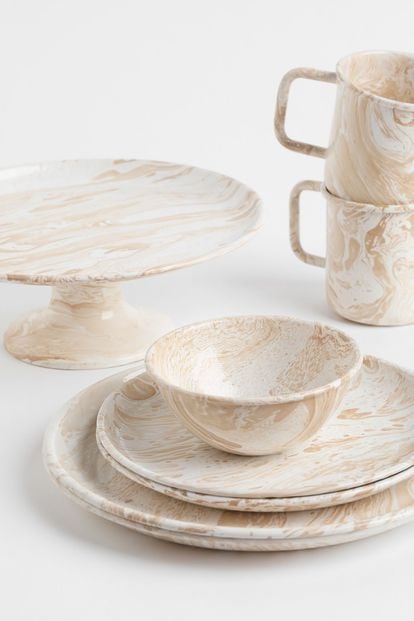 H&M Home adds to the marbled effect with its series of lacquered stainless steel containers.