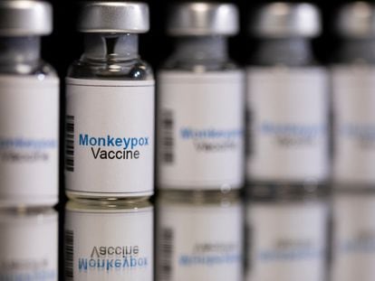 Viales de la vacuna de la viruela del mono.