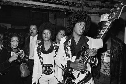 En el centro, un joven Michael Jackson en un concierto de los Jackson 5.