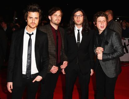 Jared, Caleb, Matthew y Nathan Followill, miembros de Kings of Leon, llegando a la gala de los Brit Awards de 2009.
