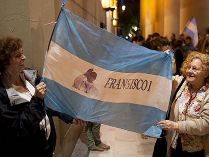 Argentina saluda la mano firme de Bergoglio ante la crisis de la Iglesia