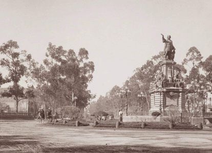 Monumento a Cristóbal Colón, creado por el artista Charles Cordier en 1877.
