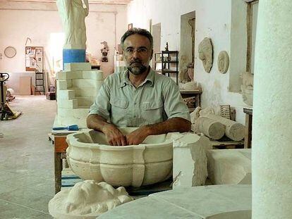 Miquel Ramis en su escuela-taller de Inca, en Mallorca.