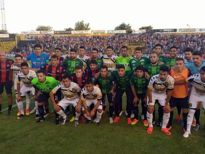 Los planteles de Olimpo y San Lorenzo hermanados en el dolor.