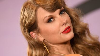 Taylor Swift, tras ganar seis premios de los Annual American Music Awards, en noviembre de 2022.