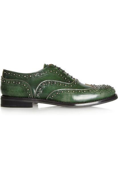 En esta selección no podía faltar la casa de zapatos Church´s (510 euros). Hemos seleccionado este modelo verde que aportará color a tus looks.