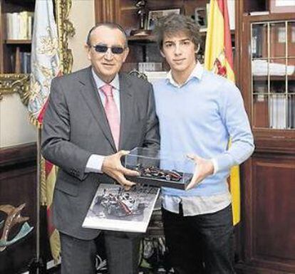 Carlos Fabra recibió en 2010 a Roberto Merhi cuando era presidente de la Diputación de Castellón.