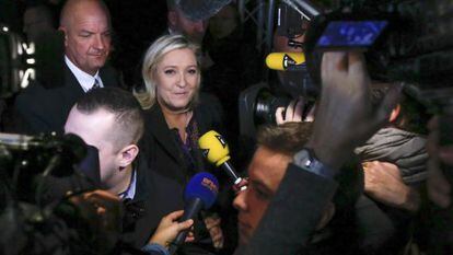 La presidenta del Frente Nacional, Marine le Pen, en Henin-Beaumont, al norte de Francia, tras la segunda vuelta de las elecciones regionales galas.