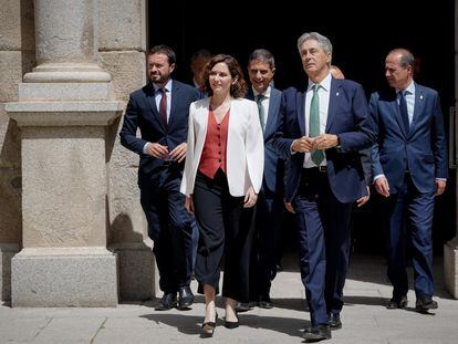 La presidenta madrileña, Isabel Díaz Ayuso, en la toma de posesión del rector de Alcalá, José Vicente Saz, el pasado mayo.