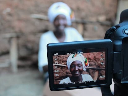 Mammito Eunice, nombrada cómica del año en 2016 en Kenia, reivindica en sus actuaciones el orgullo de ser de Kibera.