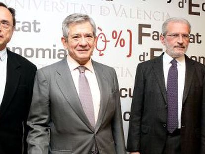 Vicent Soler, Enrique Bar&oacute;n, Esteban Morcillo y Salvador Almenar en el homenaje a Ernest Lluch. 