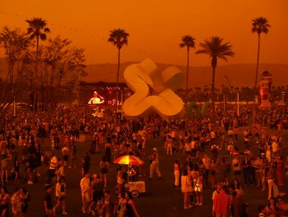 Aficionados a la música en el primer fin de semana de Coachella, en California