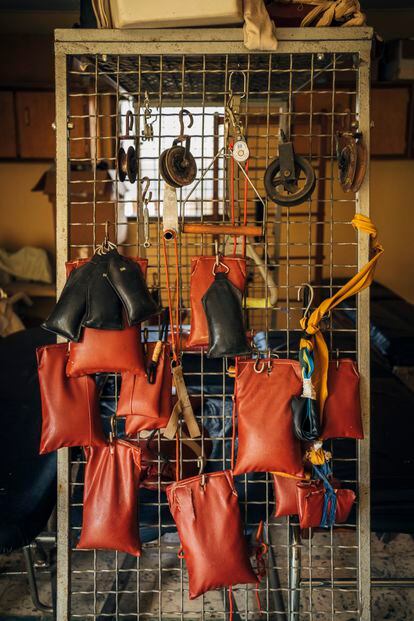 Weights hanging from a railing at the foot of the stretcher in the physiotherapy room of the Zoukougbeu hospital, the reference hospital for the treatment of Buruli ulcer in the Ivory Coast.