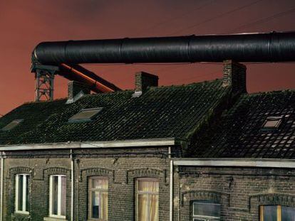 Imagen facilitada por World Press Photo, una de las diez que integran el reportaje fotográfico 'El corazón oscuro de Europa', en el que relata diferentes situaciones en Charleroi, al sur de Bruselas.