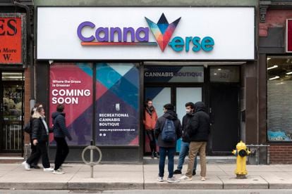 Tienda de venta de cannabis en Queen Street West en Toronto.