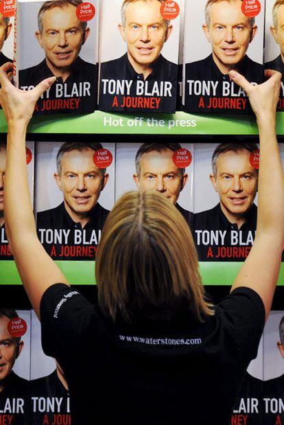 Varios ejemplares de las memorias del ex primer ministro británico Tony Blair.