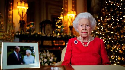 La reina Isabel II, durante su tradicional discurso de Navidad, en el castillo de Windsor.