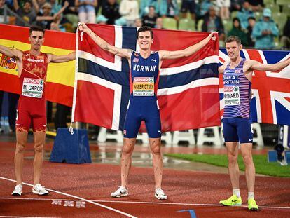Jakob Ingebrigtsen, Jake Heyward y Mario García Romo después de la final de 1500m celebrada este jueves en los Europeos de Múnich.