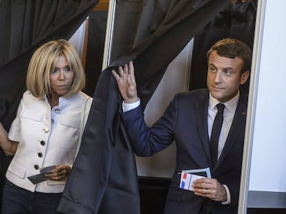 El president Macron i la seva dona, Brigitte, voten a Le Touquet.