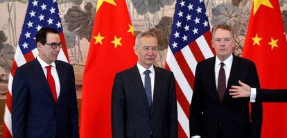 Steven Mnuchin, secretario del Tesoro de EE UU (izquierda), Liu He, viceprimer minsitro chino (centro) y Robert Lighthizer, representante comercial de EE UU, la semana pasada en Pekín.