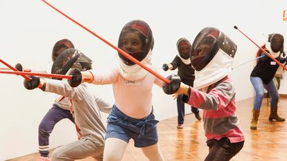 Varios niños participan en el taller 'Versos y espadas' de la Casa Museo de Lope de Vega.