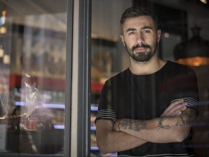 El rapero Rayden, en un bar de Madrid. 