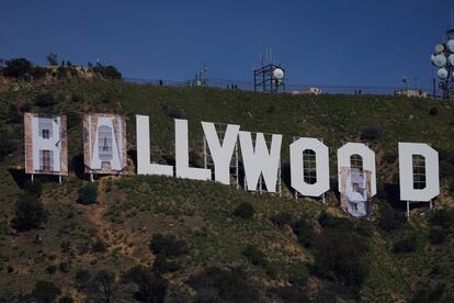Trabajadores comenzaron este lunes a convertir el emblemático signo de Hollywood en un homenaje a los Rams.