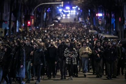 La manifestación feminista de Barcelona, ayer, a su paso por General Mitre.