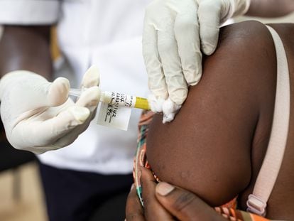 Ensayo clínico de la 'vacuna' contra el VIH en Uganda, en marzo de 2022.