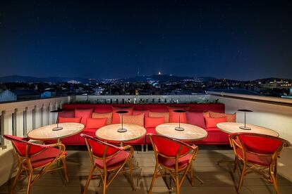 Terraza con vistas: el bar del Vincci Mae, que también cuenta con una Plunge Pool.