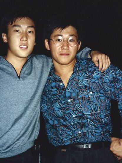 Kenneth Bae (derecha).